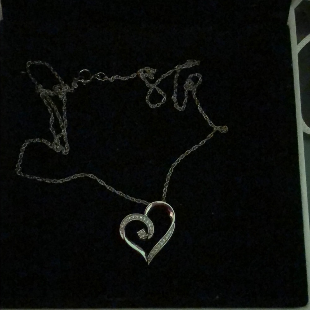 Silver heart pandora necklace